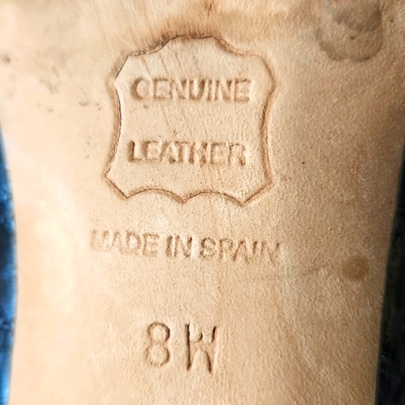 Talbots Black Leather Croc Embossed Gold Chain Detail Heels Size 8 W - Picture 10 of 13